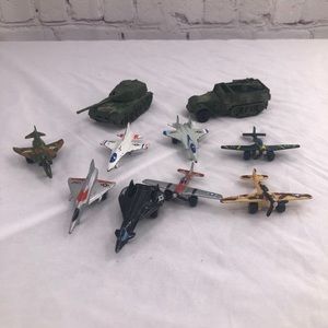 Vintage Tootsie toy Airlplanes with tanks lot